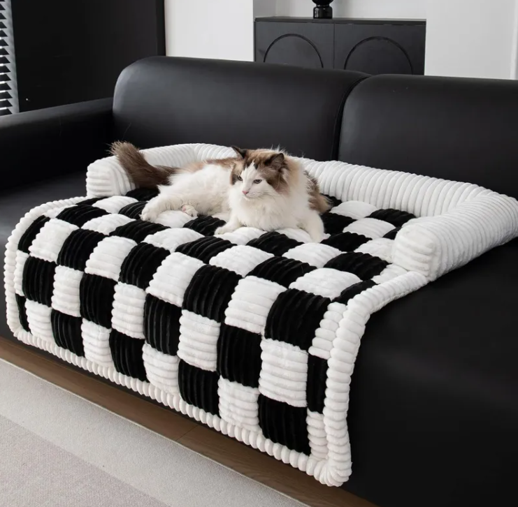 Cozy plush pet bed round with fluffy interior for dogs